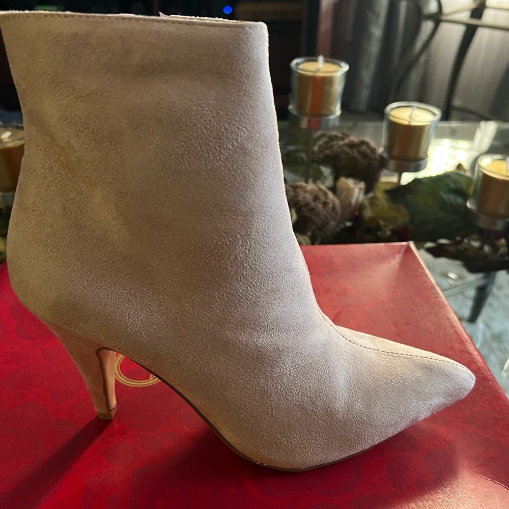 Carlos Santana’s Mandarin pink blush booties.